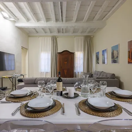 Beautiful Flat In Oltrarno Apartment *